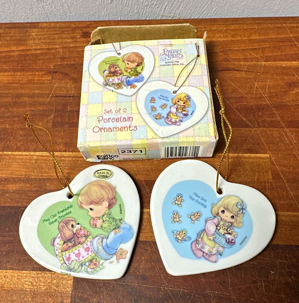 Precious Moments Porcelain Heart Hanging Ornament Set of 2 2002 MPN 2371. VTG